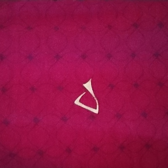 Women's size med running/athletic shirt - Picture 4 of 5